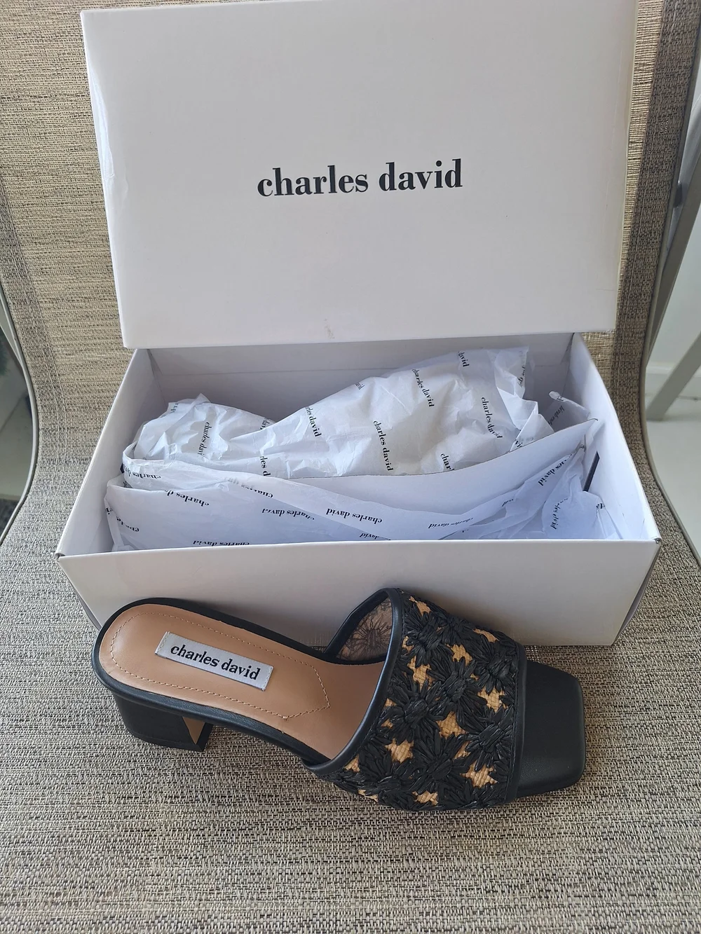 NIB Charles David Black Woven Floral Block Heel Mule with Natural Straw Underlay